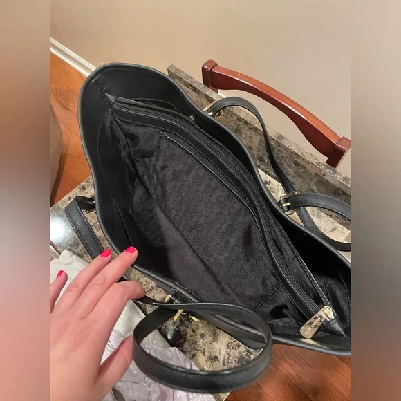 Michael Kors Jet Set Carryall Tote in Black - Picture 3 of 14